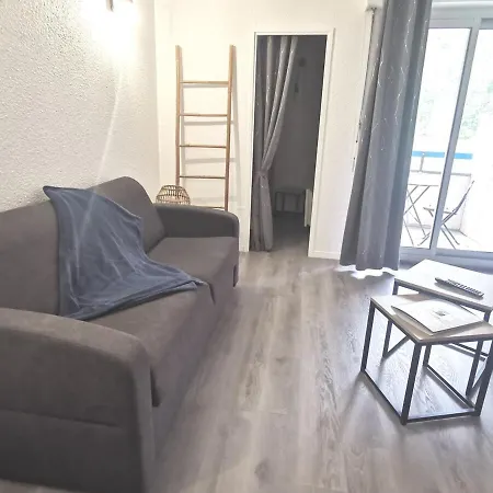 Au Coeur Du Village De Διαμέρισμα