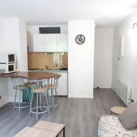 Au Coeur Du Village De *